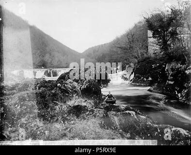 [Cenarth falls] [GRAPHIC].. 1 : négatif verre, plaque sèche, n&b ; 16,5 x 21,5 cm. vers 1885. Thomas, John, 286 Cenarth falls ANL3362298 Banque D'Images