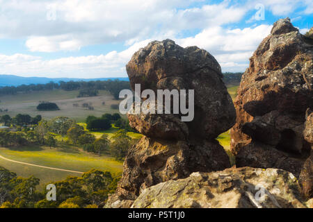 Une photo de Hanging rock - attraction touristique populaire en Macédoine, Victoria, Australie. Banque D'Images