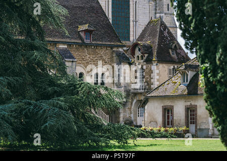 En France l'abbaye de Pontigny, l'ancienne abbaye cistercienne en France, l'un des cinq plus anciens et les plus importants monastères de l'ordre. Banque D'Images