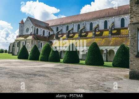 En France l'abbaye de Pontigny, l'ancienne abbaye cistercienne en France, l'un des cinq plus anciens et les plus importants monastères de l'ordre. Banque D'Images