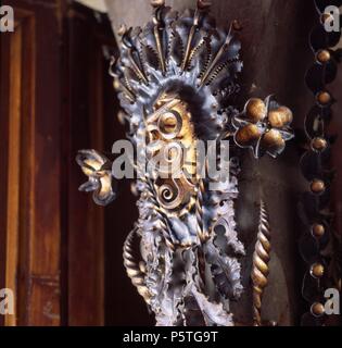 Palau Güell, détails du faux-iron works qui décorent l'intérieur du palais. Banque D'Images