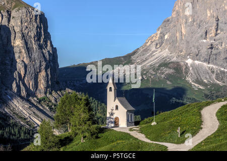 Gardena Pass, Cappella di San Maurizio, le Tyrol du Sud, Italie, Europe Banque D'Images