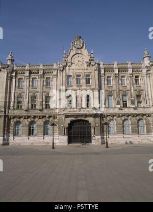 AYUNTAMIENTO -DETALLE DE LA FACHADA PRINCIPAL - PORTADA. Emplacement : Ayuntamiento, Cantabrie, Espagne. Banque D'Images