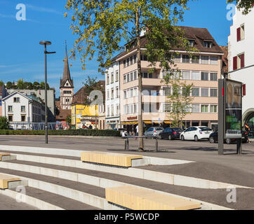 Schaffhausen, Suisse - le 29 août 2015 : les bâtiments de la ville de Schaffhouse, tour de l'abbaye de tous les saints dans le bakcground. Schaffhouse est un Banque D'Images