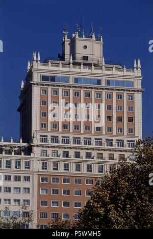 REMATE ARQUITECTONICO DEL EDIFICIO ESPAÑA CONSTRUCION DE ENTRE 1947 Y 1953 SITUADO EN LA PLAZA DE ESPAÑA NUMERO 19. Auteur : OTAMENDI JOAQUIN / JULIAN. Emplacement : EDIFICIO ESPAÑA, ESPAGNE. Banque D'Images