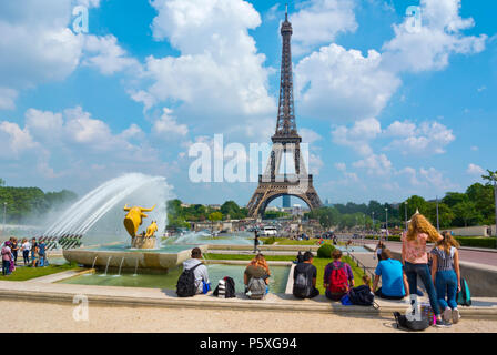 La tour Eiffel, vu du Trocadéro, Jardins du Trocadéro, Place de Trocadéro, Paris, France Banque D'Images