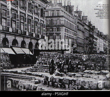 N/A. Français : Commune de Paris. Photo prise le 29 mai 1871, après la "semaine sanglante" (la semaine sanglante) (publié dans L'Histoire, juillet-août 2006). La légende sur les photos dit : " Paris 29 mai 1871. Lendemains de guerre civile. Les pelotons d'exécution se font encore entendre au Jardin du Luxembourg et à l'École militaire. Ailleurs, les ruines des bâtiments incendiés et barricades encore dressées. » Français : "Paris, le 29 mai 1871. Après la guerre civile. Les pelotons d'exécution peut toujours être entendu lors du Luxembourg et à l'École militaire. Ailleurs, les ruines de l'incendie et les bâtiments encore debout ba Banque D'Images