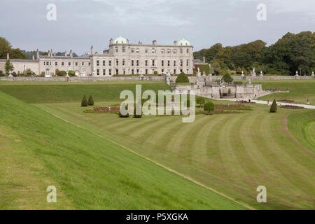 Le jardin Italien et terrasses à Powerscourt Garden en Irlande, une attraction touristique populaire Banque D'Images