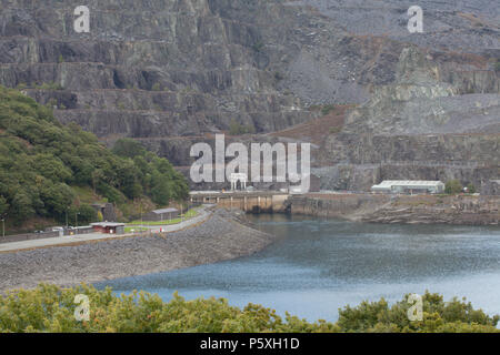 Dinorwig Power Station, ou à l'électricité, la montagne est une usine hydro-électrique en vertu de l'Elidir montagne qui était autrefois une mine d'ardoise. Llanberis, au Pays de Galles Banque D'Images