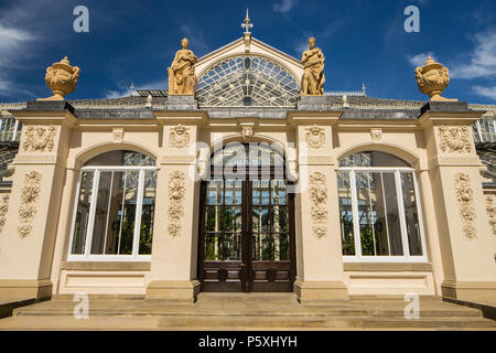 Chambre tempérée à Kew JBR, entrée extérieure. Banque D'Images