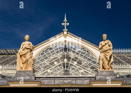 Chambre tempérée à Kew JBR, entrée extérieure. Banque D'Images