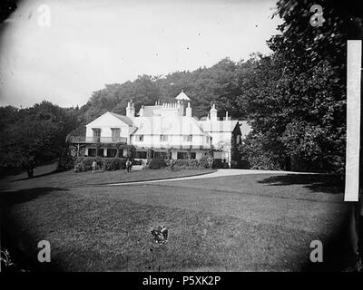 [Craig-y-Don, Llandegfan] [GRAPHIC].. 1 : négatif, verre au collodion humide, n&b ; 16,5 x 21,5 cm. vers 1875. Thomas, John, 387 Craig-y-Don, Llandegfan ANL3362057 Banque D'Images