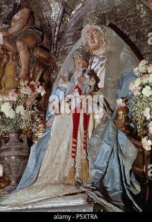 VIRGEN DE LOS REYES - SIGLO XIII - Capilla Real DE LA CATEDRAL DE SEVILLA. Auteur : anonyme. Emplacement : CATEDRAL-intérieur, Sevilla, Séville, ESPAGNE. Banque D'Images