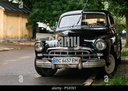 Vintage black GAZ-M20 Pobeda location publié vers 1950 en URSS garée dans la rue Banque D'Images