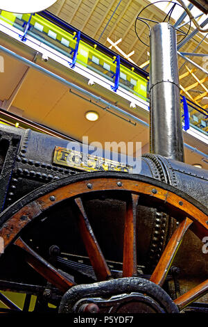 Discovery Museum Newcastle upon Tyne Stephensons Rocket détail des rayons de la roue en bois et de chaudière Banque D'Images