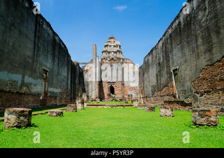 Chapelle intérieure de Wat Phra Sri Rattana Mahathat de Lopburi, Thaïlande. Banque D'Images