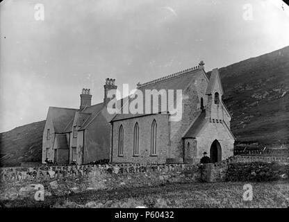 [Enlli chapelle (CM), Bardsey] [GRAPHIC].. 1 : négatif verre, plaque sèche, n&b ; 12 x 16,5 cm. vers 1885. Thomas, John, 516 chapelle Enlli (CM), Bardsey ANL3363884 Banque D'Images