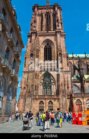 Cathédrale Notre Dame, vu de la Place du Chateau, Grande Ile, Strasbourg, Alsace, France Banque D'Images