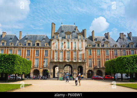 Place des Vosges, Le Marais, Paris, France Banque D'Images