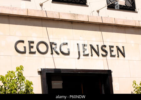 Copenhague, Danemark - 26 juin 2018 : Georg Jensen panneau logotypesign sur store. Danois célèbre joaillerie de luxe et de l'argenterie marque représentée world w Banque D'Images
