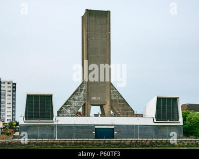 1930 Kingsway Tunnel d'aération, Birkenhead, Merseyside, Angleterre, Royaume-Uni. L'arbre de ventilation Stark Tower pour tunnel sous la Rivière Mersey Banque D'Images