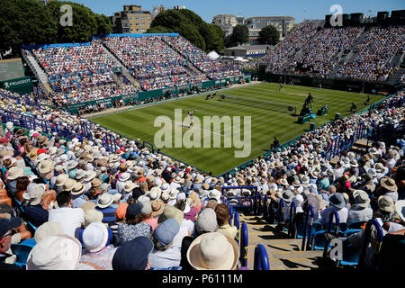 Le Devonshire Park, Eastbourne, Royaume-Uni. 27 Juin, 2018. Nature Valley International Tennis ; fans apprécier les matchs au centre court : Action Crédit Plus Sport/Alamy Live News Banque D'Images