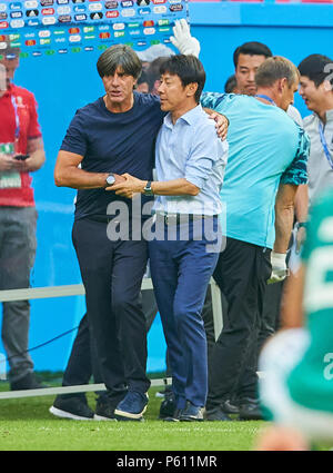 Allemagne - Corée du sud, football, Kazan, 27 juin 2018, la DFB headcoach Jogi LÖW Joachim Loew, Taeyong,SHIN KOR headcoach, RÉPUBLIQUE DE CORÉE, LA RÉPUBLIQUE DE CORÉE ALLEMAGNE - Coupe du Monde FIFA 2018 0-2 Russie, Groupe F, de la saison 2018/2019, le 27 juin, 2018 K un stade z a n - a r e n a à Kazan, Russie. © Peter Schatz / Alamy Live News Banque D'Images