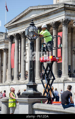 Londres, Royaume-Uni, 27 juin 2018 soleil de midi à Trafalgar Square. Credit : JOHNNY ARMSTEAD/Alamy Live News Banque D'Images