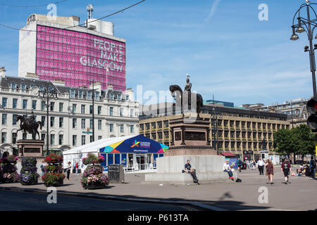 Glasgow, Royaume-Uni. 27 Jun, 2018. Météo France : Les gens de George Square Glasgow le soleil brille, Crédit : Tony Clerkson/Alamy Live News Banque D'Images