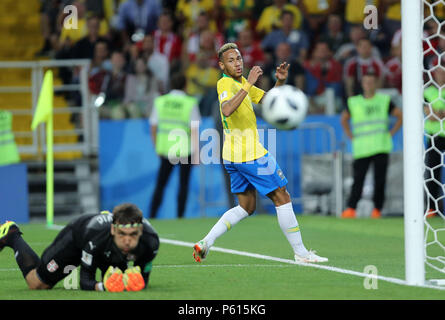 Moscou, Russie. 27 Juin, 2018. Neymar (BRA) Football/soccer : la Russie Coupe du Monde 2018 Groupe E match entre la Serbie 0-2 Brésil au stade du Spartak de Moscou, Russie . Credit : AFLO/Alamy Live News Banque D'Images