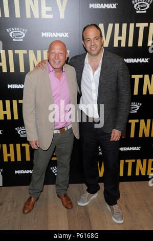 New York, USA. 27 Jun, 2018. Les producteurs Jonathan et Simon Chinn assister à une projection spéciale de Whitney à l'hôtel Whitby le 27 juin 2018 à New York. Credit : Ron Adar/Alamy Live News Banque D'Images