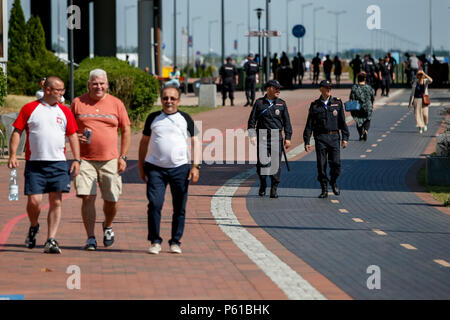 La sécurité à l'extérieur du stade avant la Coupe du Monde 2018 Groupe G match entre l'Angleterre et la Belgique au stade de Kaliningrad le 28 juin 2018 à Kaliningrad, Russie. (Photo de Daniel Chesterton/phcimages.com) Banque D'Images