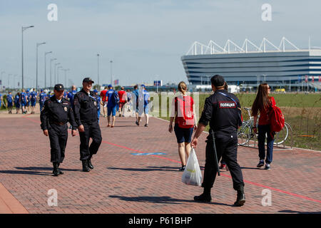 Près du stade de sécurité avant la Coupe du Monde 2018 Groupe G match entre l'Angleterre et la Belgique au stade de Kaliningrad le 28 juin 2018 à Kaliningrad, Russie. (Photo de Daniel Chesterton/phcimages.com) Banque D'Images