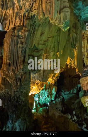 À l'intérieur des grottes, Dao Voir la baie d'Ha Long, Quảng Ninh Province, Viet Nam Banque D'Images