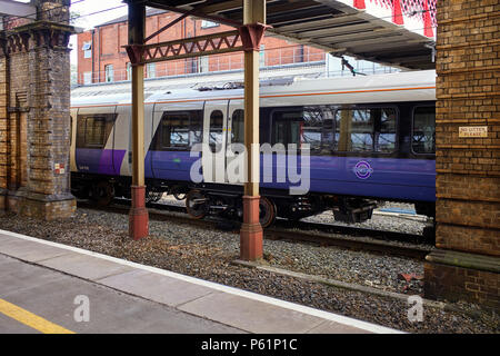 Matériel roulant La ligne Elizabeth en attente à la gare de Crewe Banque D'Images