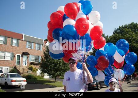 Philadelphia, PA, USA - 4 juillet 2012 : les ballons sont donnés dans la célébration de la Journée de l'indépendance de l'Amérique à Philadelphie's Chestnut Hill Banque D'Images