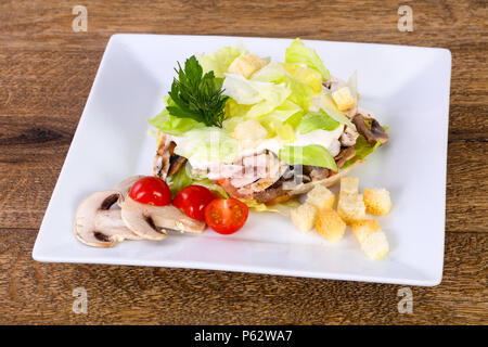 Salade de champignons et jambon tomates servi Banque D'Images