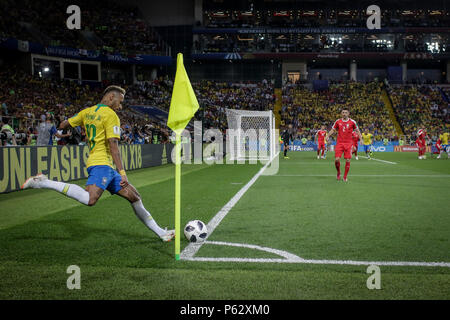 Moscou, Russie. 27 Juin, 2018. Le Brésil de NEYMAR pendant le match entre la Serbie et le Brésil valide pour la troisième série de groupe E de la Coupe du Monde 2018, tenue à l'Spartak Stadium. Le Brésil remporte sur la Serbie, 2-0. Credit : Thiago Bernardes/Pacific Press/Alamy Live News Banque D'Images