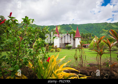 Nuku Hiva, Marquises. Église de Hatiheu. Banque D'Images