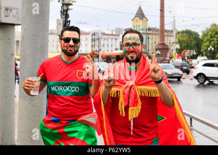 Kaliningrad, Russie - 25 juin 2018 : les fans de football marocain sur la place de la Victoire à Kaliningrad Banque D'Images