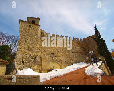 Forteresse et tour de la Rocca Guaita à San Marino Banque D'Images