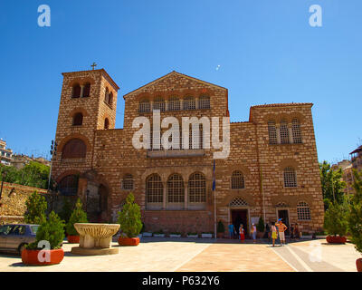 Les touristes visitant l'église byzantine d'Agios Dimitrios Banque D'Images