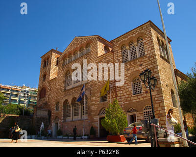 Les touristes visitant l'église byzantine d'Agios Dimitrios Banque D'Images