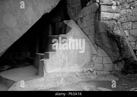 La Tombe Royale se trouve sous le TEMPLE DU SOLEIL - les ruines Inca de Machu Picchu, ANDES PÉRUVIENNES Banque D'Images