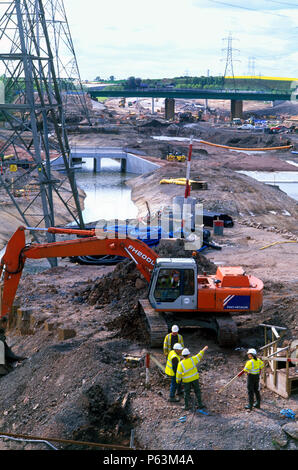 Vue générale d'un site de construction à grande échelle. Long View de terrassement et la construction générale de la M6 Toll Road, Birmingham avec un nouveau interchan Banque D'Images