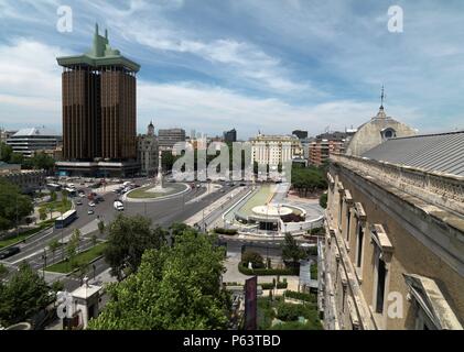 VISTAS DEL PASEO DE LA CASTELLANA ET PLAZA DE COLÓN DESDE LA BILBIOTECA NACIONAL. Banque D'Images