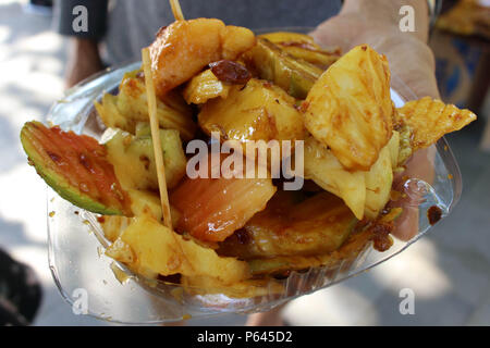 La salade de fruits de l'Asie du Sud-Est - appelé le rujak ou rojak. Version indonésienne. Banque D'Images