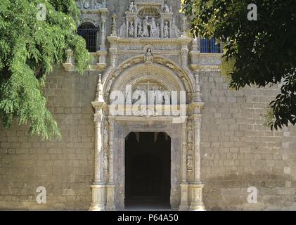 MUSEO DE SANTA CRUZ (S. XVI). FACHADA PRINCIPAL CON PORTADA PLATERESCA DE ALONSO DE COVARRUBIAS. Banque D'Images