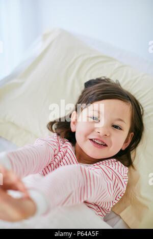 Japonais malade au lit pour enfants Banque D'Images