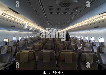 L'intérieur d'une économie de classe le plus grand avion Airbus A380. La compagnie aérienne Emirates. ILA Berlin Air Show Exhibition 2018 Banque D'Images